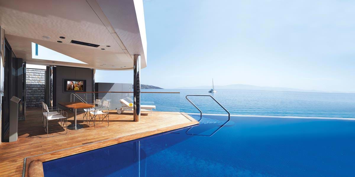 Yachting Villas with Private Heated* Pool (Отдельные спальня и гостиная)