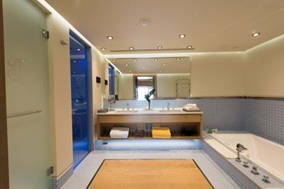 Executive Villa Waterfront Private Pool - Bathroom