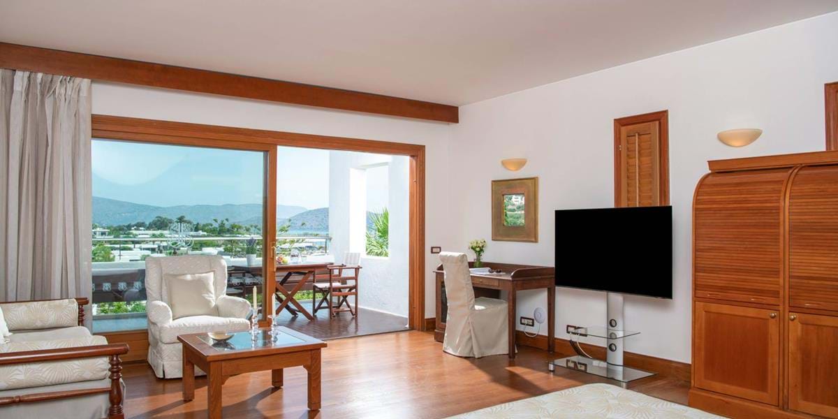 Luxury Hotel & Bungalow Suites Sea View (Спальня и гостиная открытого плана) 