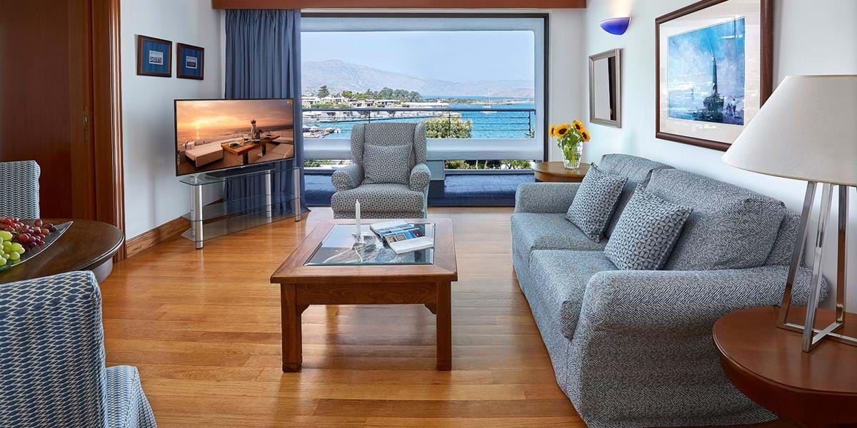 Deluxe Hotel & Bungalow Suite Sea View (Отдельные спальня и гостиная)