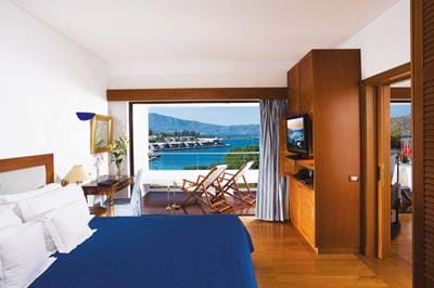 Deluxe Hotel Suites Sea View - Bedroom