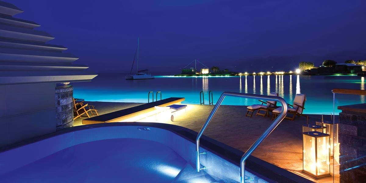 Yachting Villa Wasserfront mit privatem beheiztem Pool