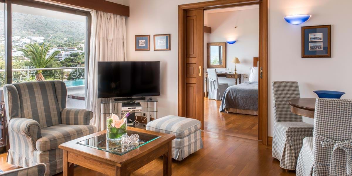 Deluxe Hotel Suiten mit Meerblick ( Zwei Schlafzimmern und separates Wohnzimmer)