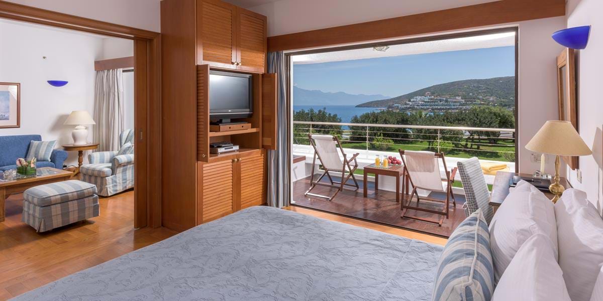 Deluxe Hotel Suiten mit Meerblick (ein Schlafzimmer und ein separates Wohnzimmer oder im offenen Raumstil)