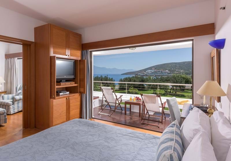 Deluxe Hotel Suiten mit Meerblick (ein Schlafzimmer und ein separates Wohnzimmer oder im offenen Raumstil)