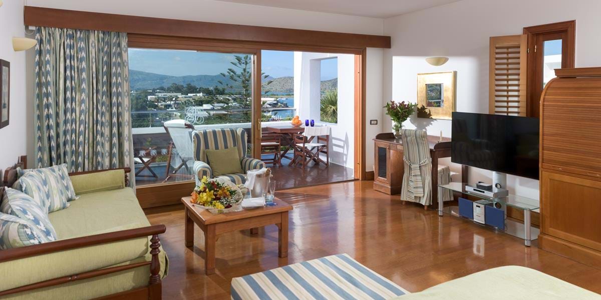 Luxury Hotel & Bungalow Suites Sea View