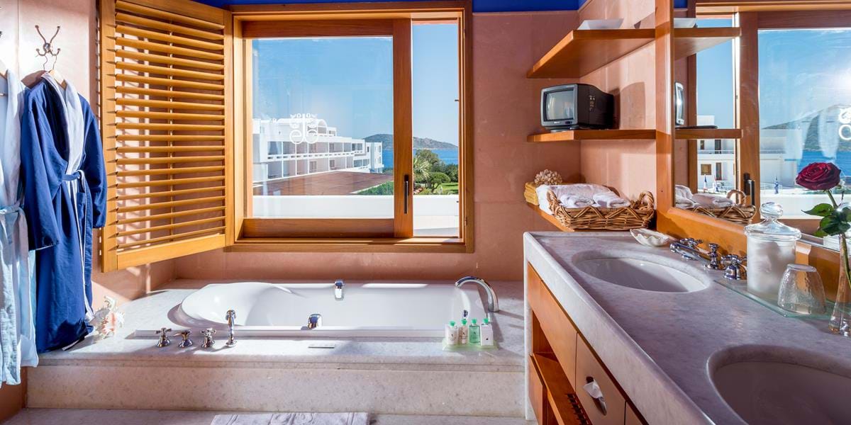 Luxus Hotel und Bungalow Suiten mit Meerblick (ein Schlafzimmer und Wohnzimmer im offenen Raumstil)