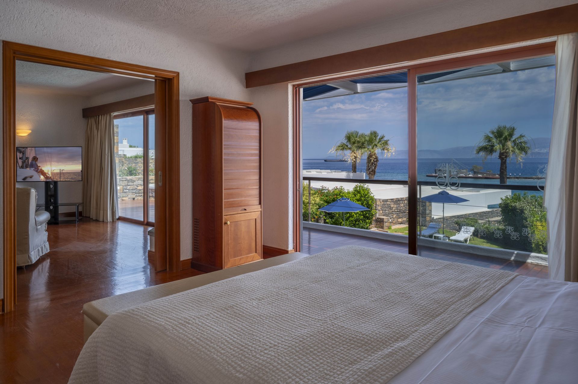 The Family Presidential Suite 4