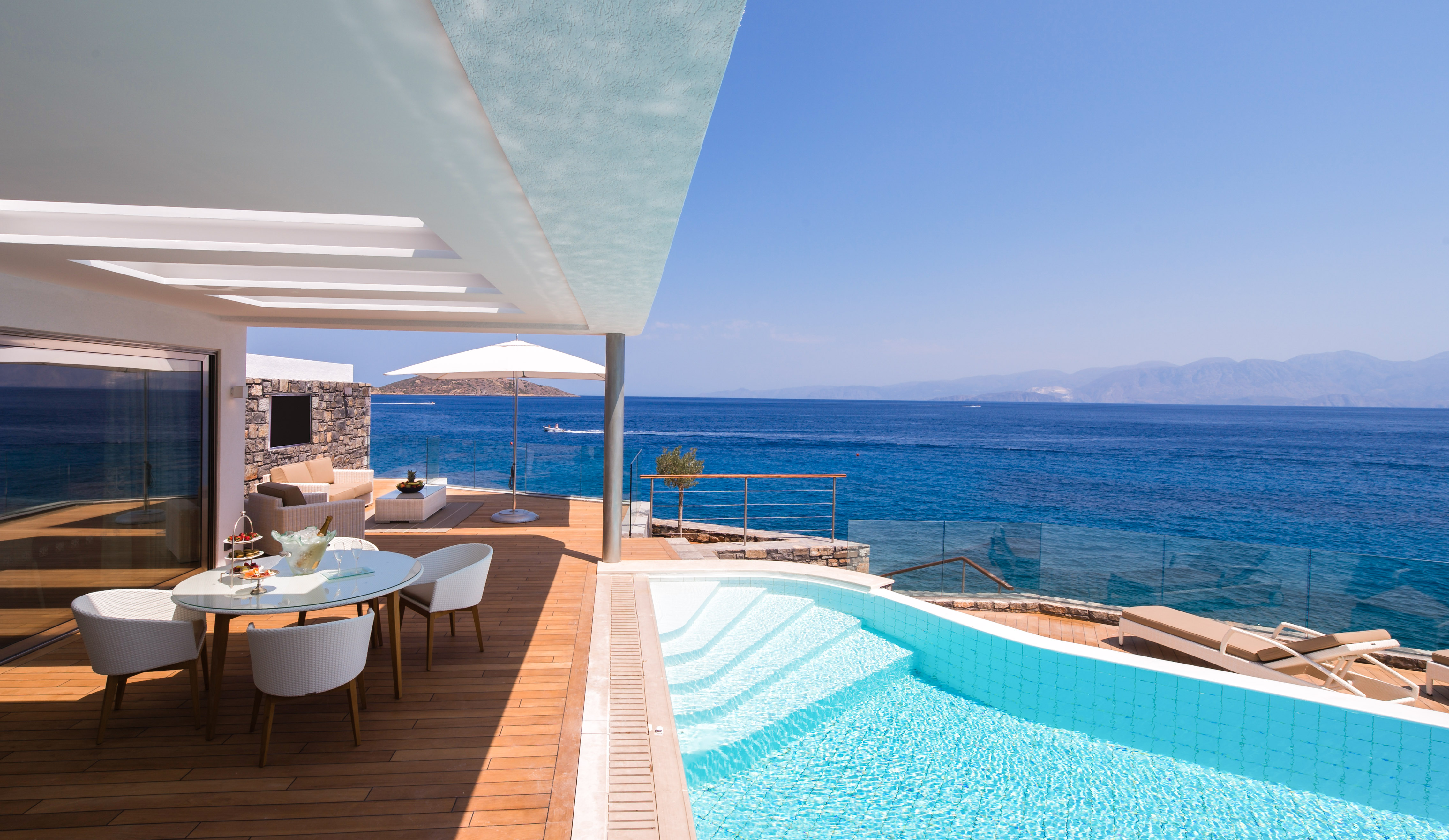 Two Bedrooms Presidential Villas On The Water S Edge With Private Heated Pool 5