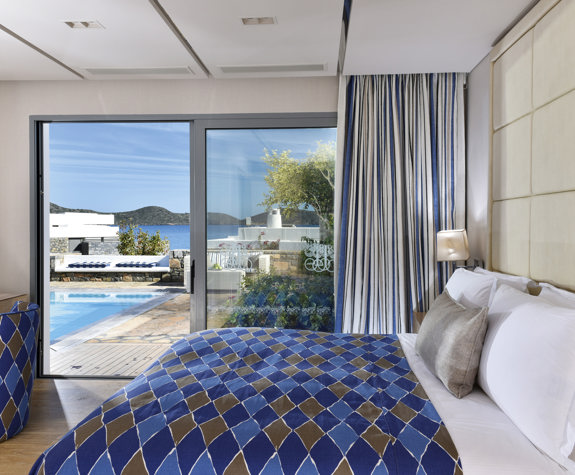 Grant Villa Waterfront Private Heated Pool2