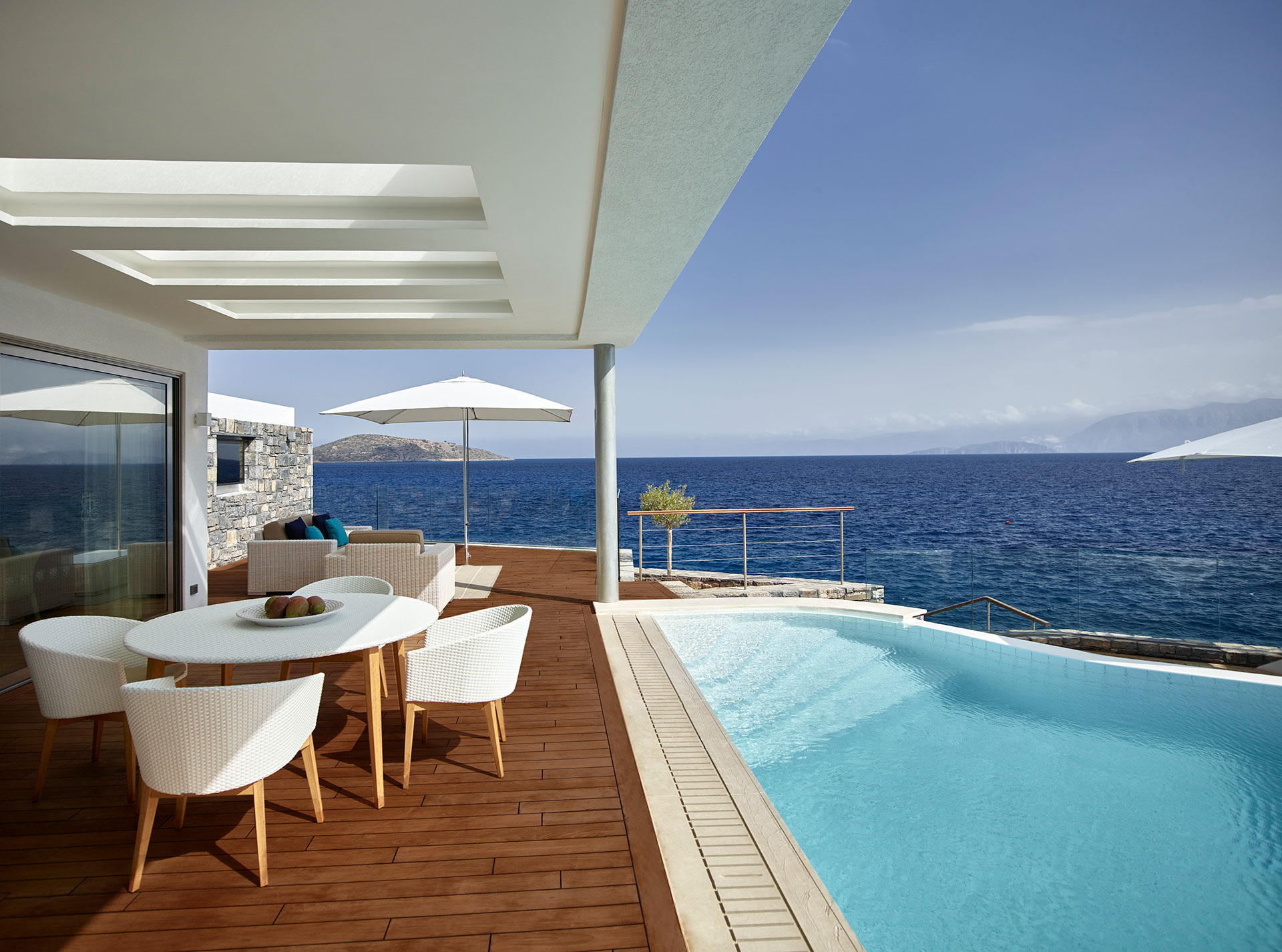 THE PRESIDENTIAL VILLA WATERFRONT WITH PRIVATE HEATED POOL