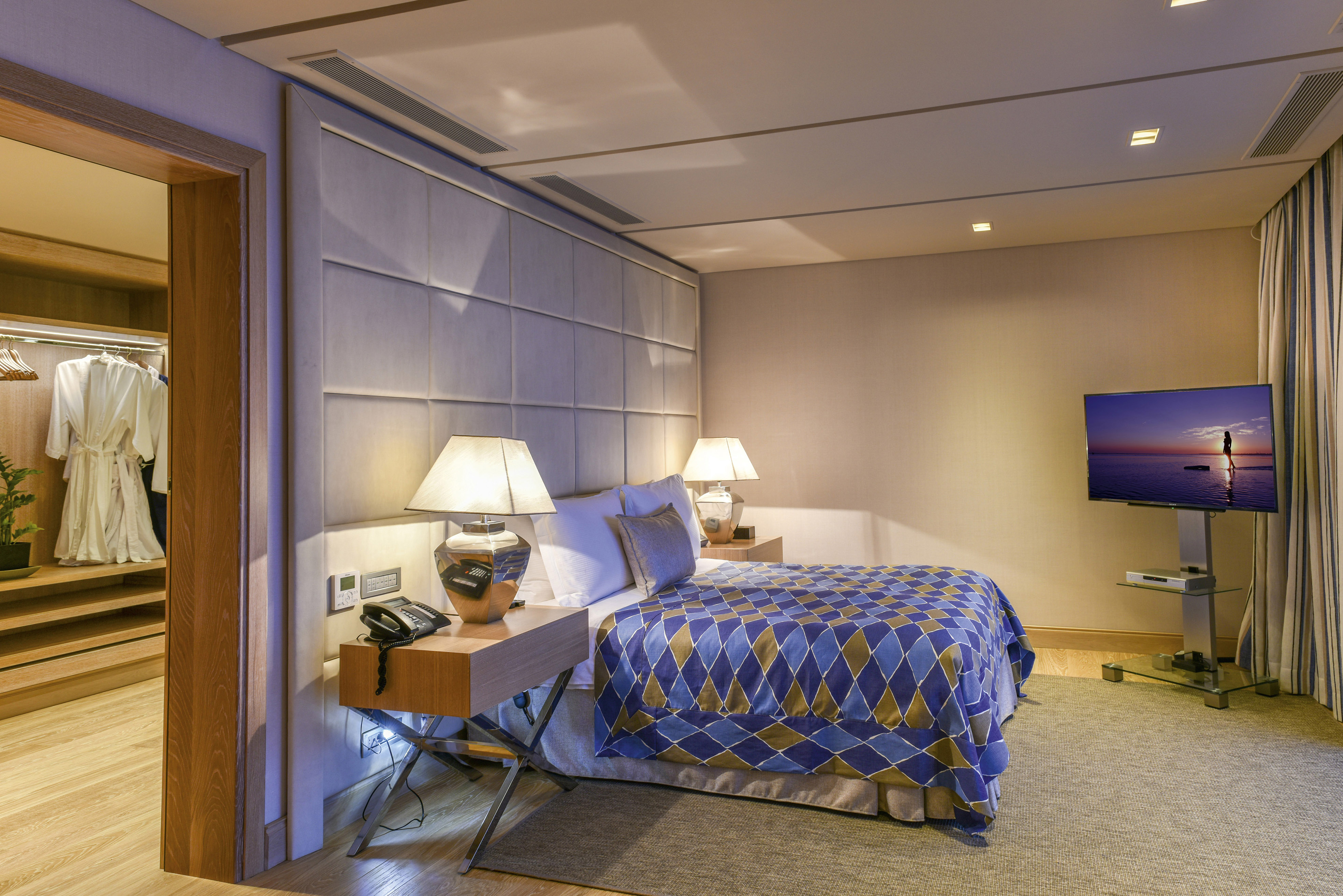 Grant Villa Waterfront Private Heated Pool12